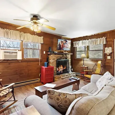 Charming Modern Cabin With Hiking Trails And Fire Pit Blowing Rock Exterior photo