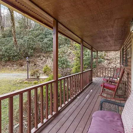 Charming Modern Cabin With Hiking Trails And Fire Pit Blowing Rock Exterior photo