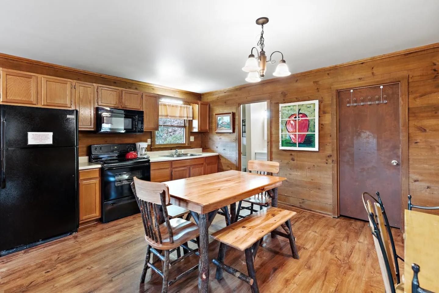 Charming Modern With Hiking Trails And Fire Pit