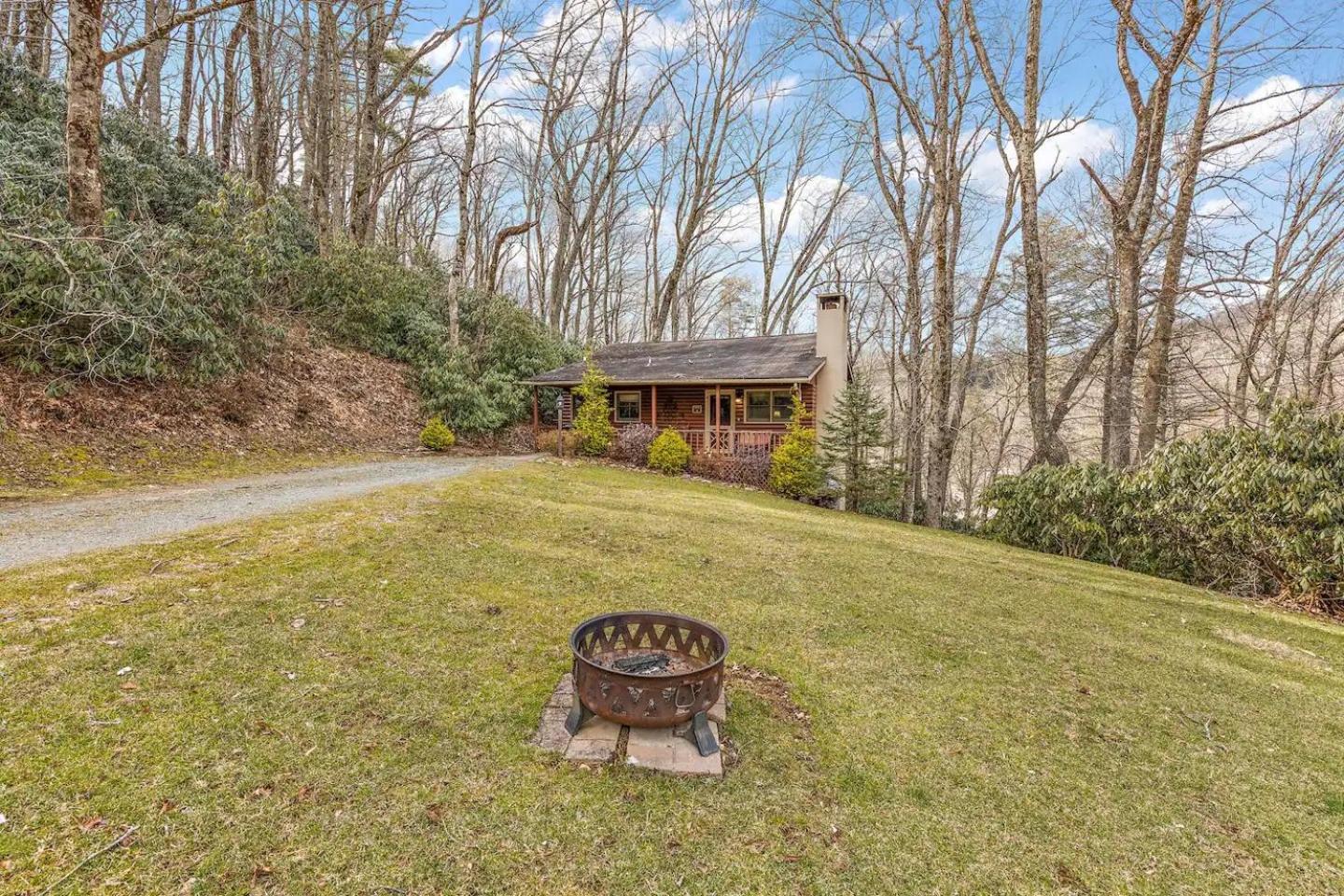 Charming Modern With Hiking Trails And Fire Pit *