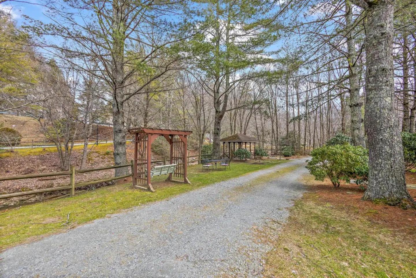 Charming Modern With Hiking Trails And Fire Pit Hébergement de vacances Blowing Rock